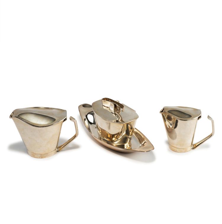 Hauptbild zu Objekt, Coffee pot, creamer, sugar bowl with tongs and tray in its original packing, 1952/53 resp. 1958/59, Wilhelm Wagenfeld, WMF, Geislingen, 151A 89