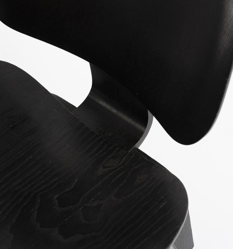 Bild 2 zu Objekt, Fr&uuml;her Sessel 'LCW' - 'Lounge Chair Wood', 1945/46, Evans Products, Gardena; Herman Miller, Zeeland., 149B 314