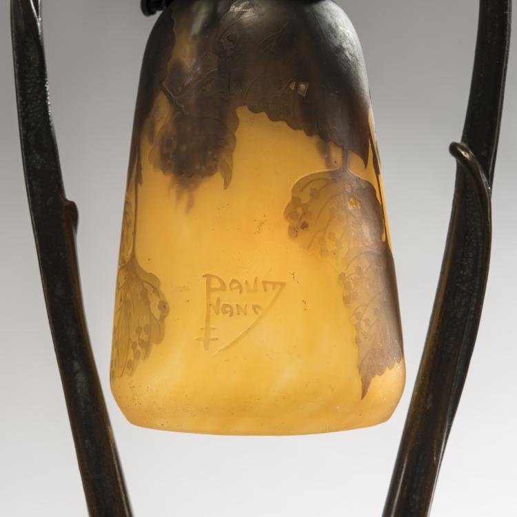 Bild 1 zu Objekt, 'N&eacute;nuphars' lamp base with 'Tilleul' shade, c. 1910, Daum Fr&egrave;res, Nancy, 150B 117