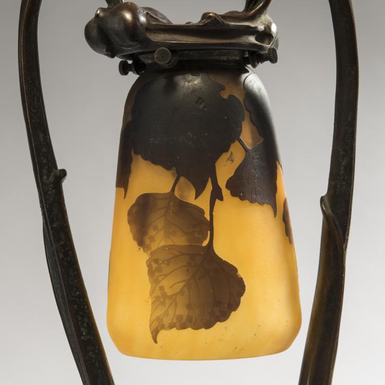 Bild 4 zu Objekt, 'N&eacute;nuphars' lamp base with 'Tilleul' shade, c. 1910, Daum Fr&egrave;res, Nancy, 150B 117