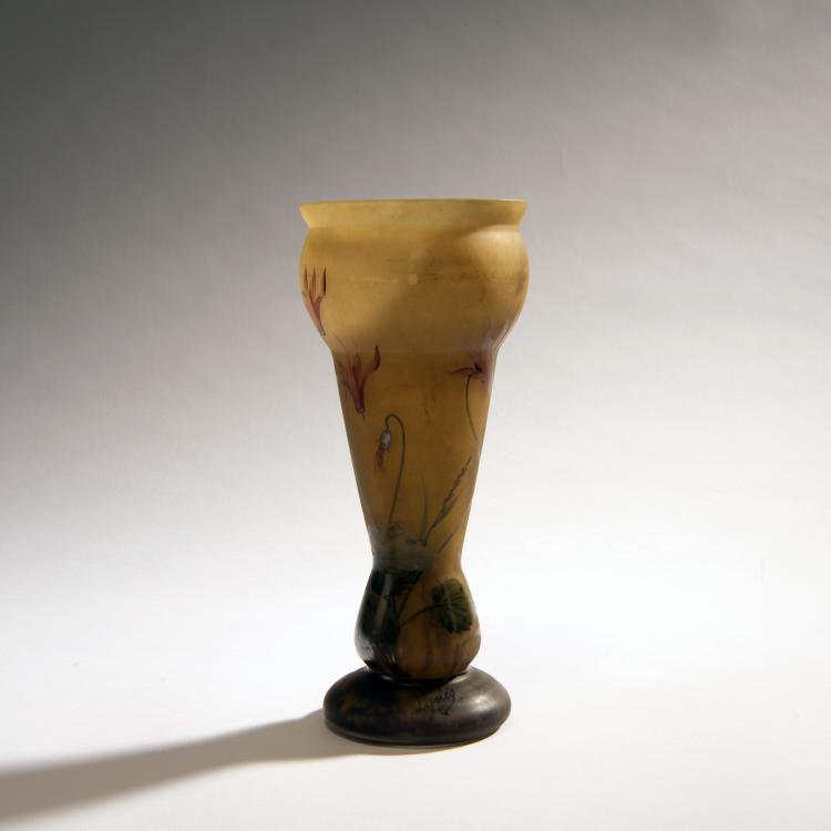 Bild 1 zu Objekt, Vase 'Fuchsias', 1925-30, Daum Fr&egrave;res, Verrerie de la Belle &Eacute;toile, Croismare; Lysi&eacute;s, Frankreich, 150B 169