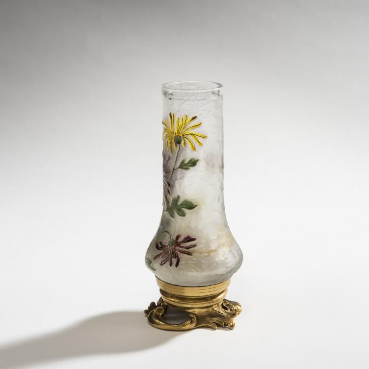 Bild 2 zu Objekt, Vase 'Chryanth&egrave;mes' mit Bronzefu&szlig;, um 1897, Daum Fr&egrave;res, Nancy, 150B 118