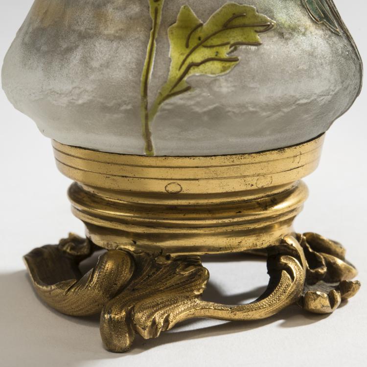 Bild 3 zu Objekt, Vase 'Chryanth&egrave;mes' mit Bronzefu&szlig;, um 1897, Daum Fr&egrave;res, Nancy, 150B 118