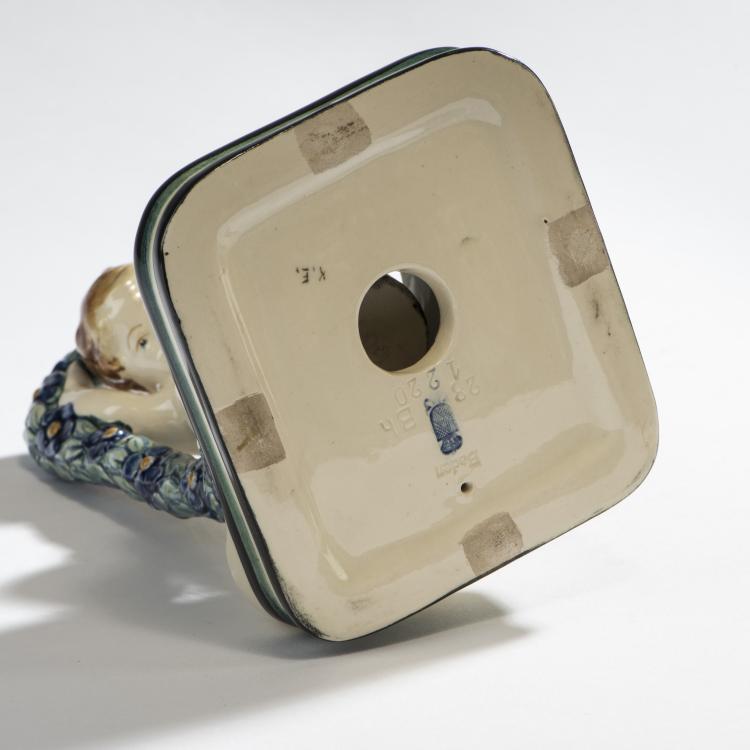 Bild 1 zu Objekt, Ink set with putto, 1911, Wilhelm S&uuml;s, Karlsruhe, Majolikamanufaktur, 150B 512