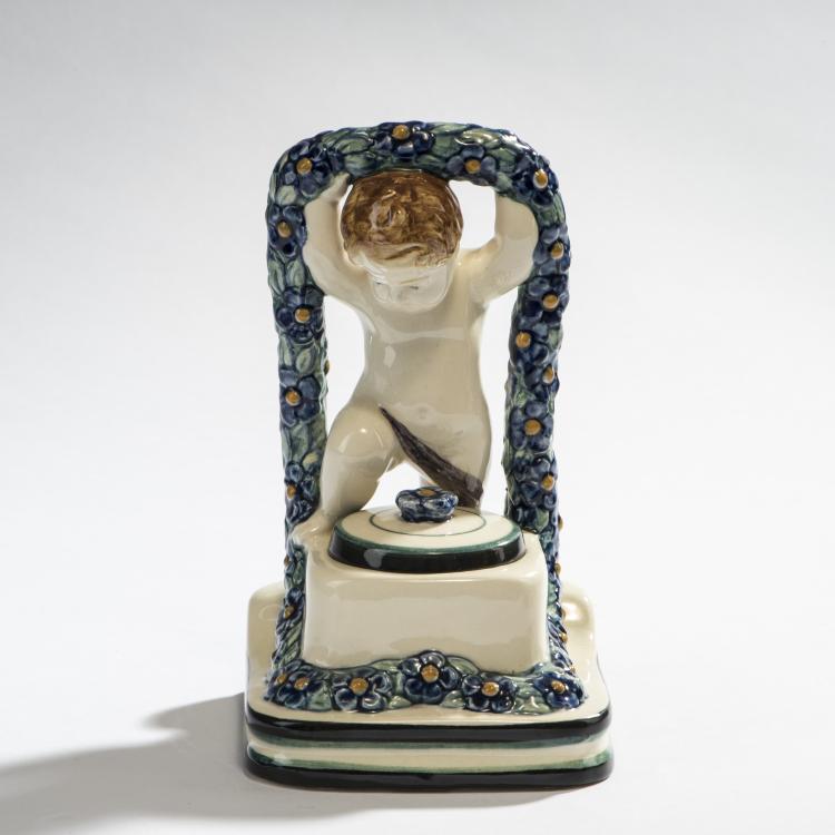 Bild 3 zu Objekt, Ink set with putto, 1911, Wilhelm S&uuml;s, Karlsruhe, Majolikamanufaktur, 150B 512