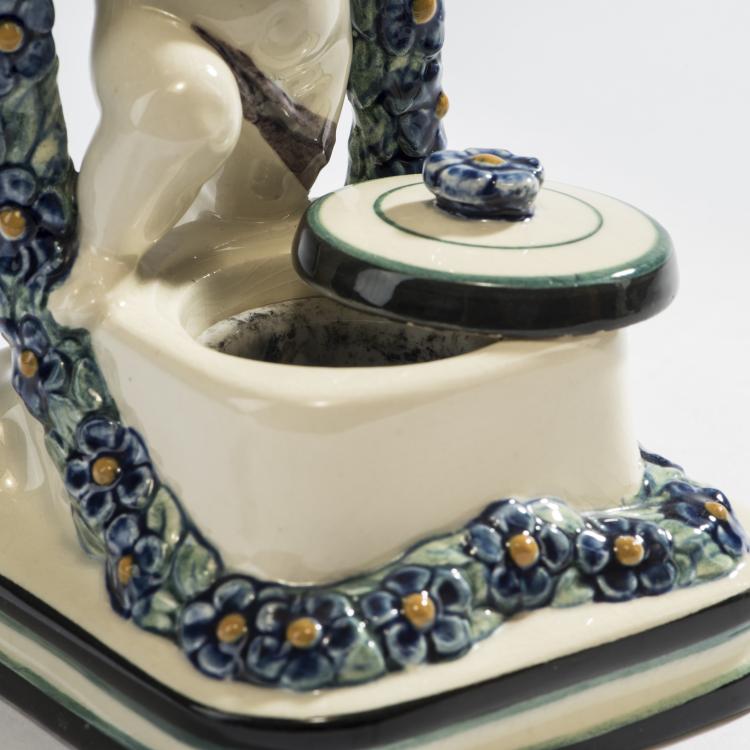 Bild 6 zu Objekt, Ink set with putto, 1911, Wilhelm S&uuml;s, Karlsruhe, Majolikamanufaktur, 150B 512