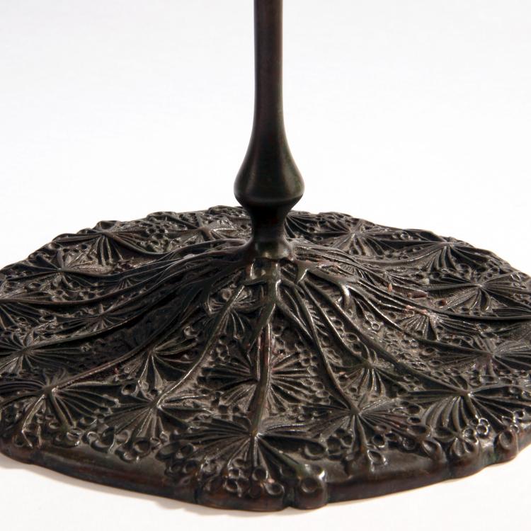 Bild 1 zu Objekt, Two 'Wild Carrot' candlesticks, 1906, Lillian Palm&eacute; (attributed), Tiffany Studios, New York, 150B 430