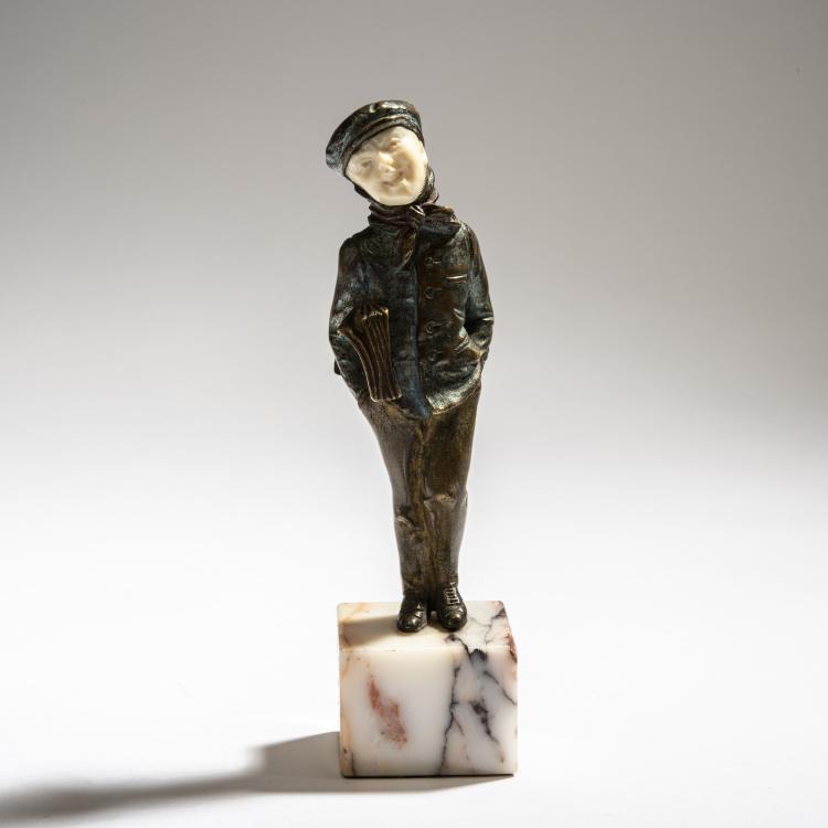 Hauptbild zu Objekt, Newspaper boy, 1920s, Jean Jacquemin, 150B 348