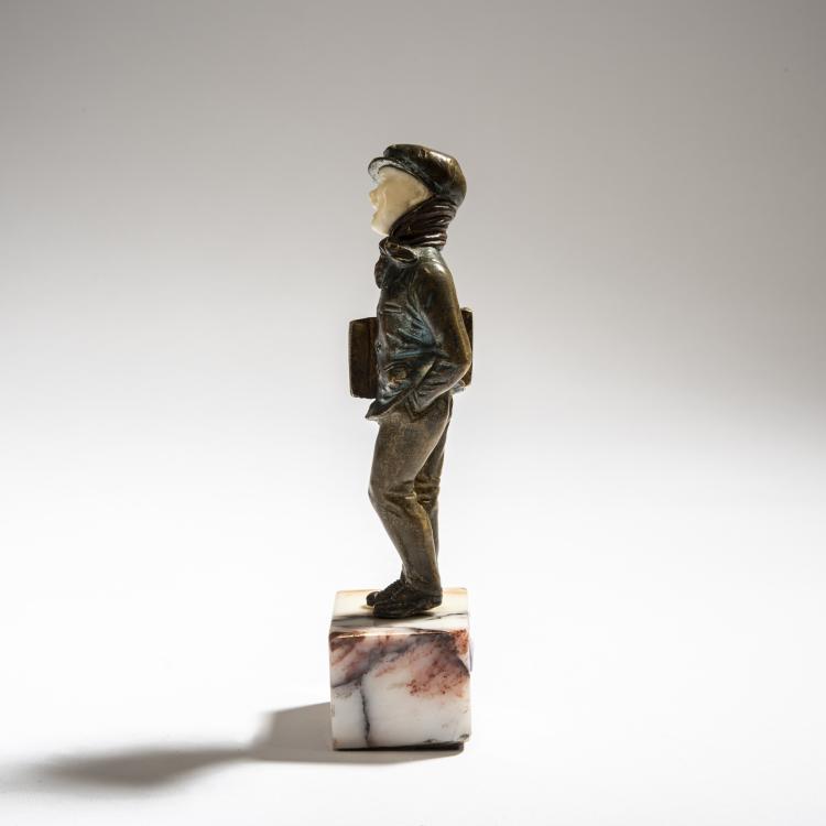 Bild 2 zu Objekt, Newspaper boy, 1920s, Jean Jacquemin, 150B 348