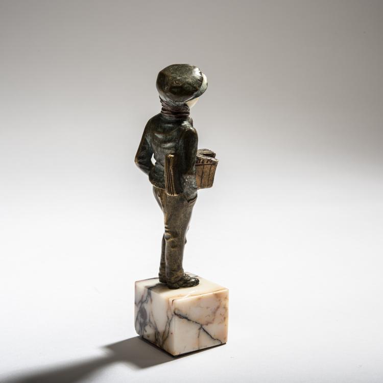 Bild 3 zu Objekt, Newspaper boy, 1920s, Jean Jacquemin, 150B 348