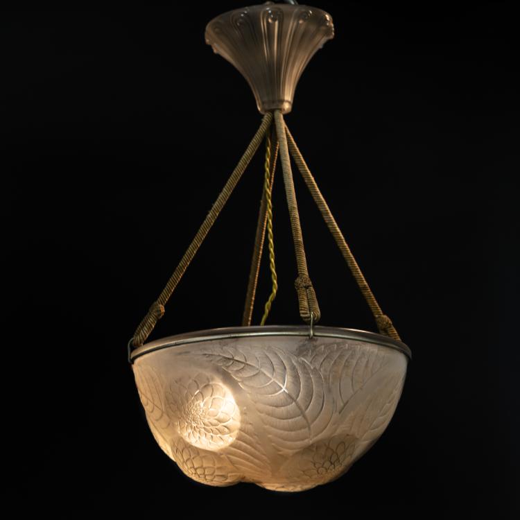 Bild 1 zu Objekt, Deckenleuchte 'Dahlias', 1921, Ren&eacute; Lalique, Lalique, Ren&eacute;, Wingen-sur-Moder, 150A 19