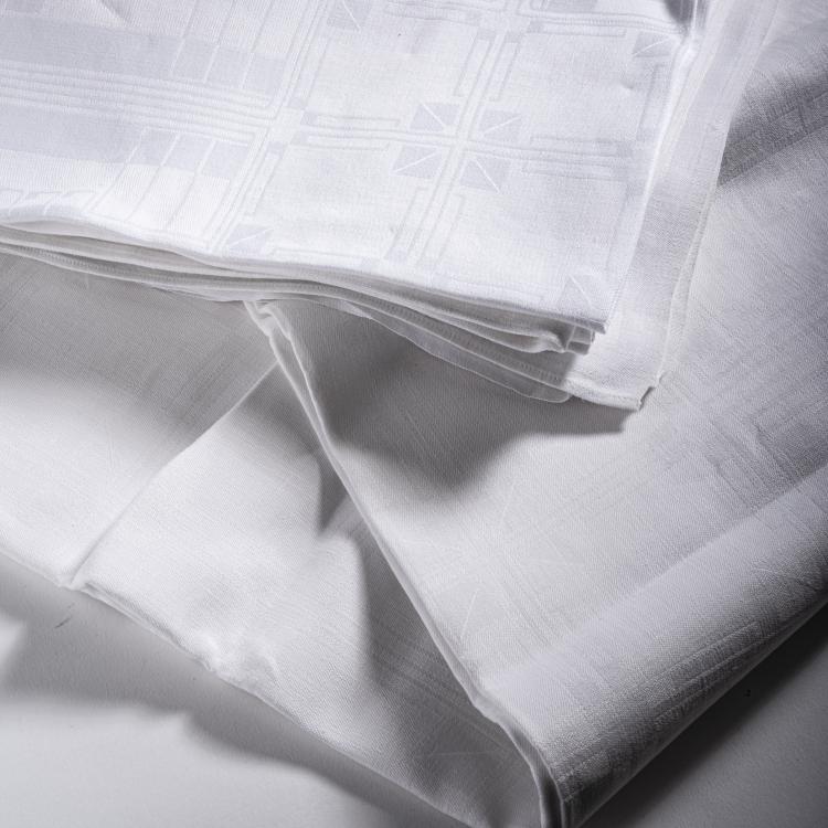 Bild 1 zu Objekt, Tafeltuch und acht Servietten, vor 1905, Peter Behrens, Fr&auml;nkel, S., Neustadt, 150B 633