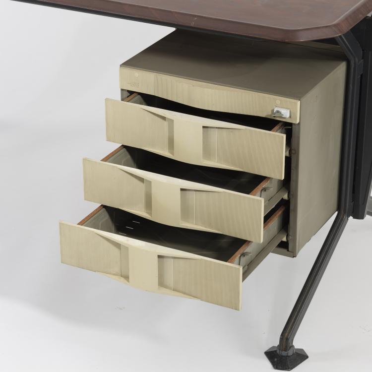 Bild 3 zu Objekt, Schreibtisch 'Arco', 1963, Studio B.B.P.R., Olivetti, Ivrea, 155A 123