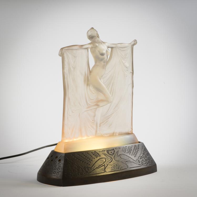 Bild 1 zu Objekt, 'Suzanne' table light, 1925, Ren&eacute; Lalique, Lalique, Ren&eacute;, Wingen-sur-Moder, 150A 36