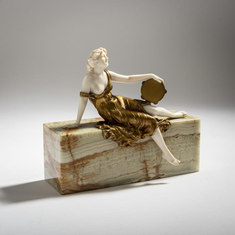 Hauptbild zu Objekt, Sitzende Tamburin-T&auml;nzerin, 1920er Jahre, Ferdinand Preiss, 150B 371