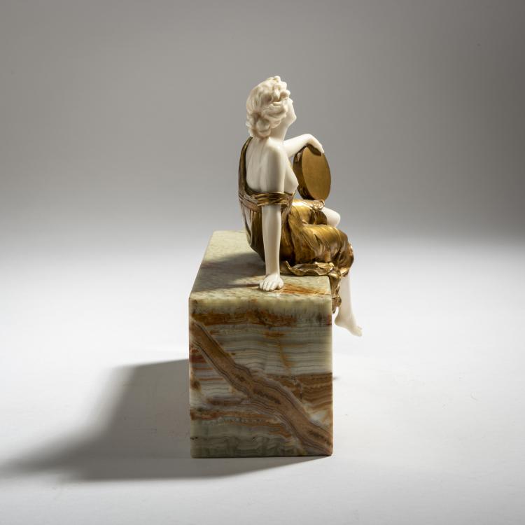 Bild 1 zu Objekt, Sitzende Tamburin-T&auml;nzerin, 1920er Jahre, Ferdinand Preiss, 150B 371