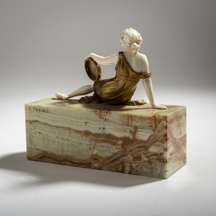 Bild 2 zu Objekt, Sitzende Tamburin-T&auml;nzerin, 1920er Jahre, Ferdinand Preiss, 150B 371