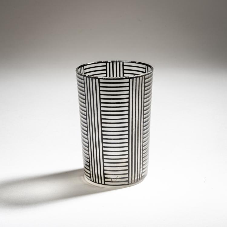 Bild 1 zu Objekt, Becher 'Schwarzbronzit Var. B', 1910-11, Josef Hoffmann, Lobmeyr, J. & L., Wien; Wiener Werkst&auml;tte, 150B 283