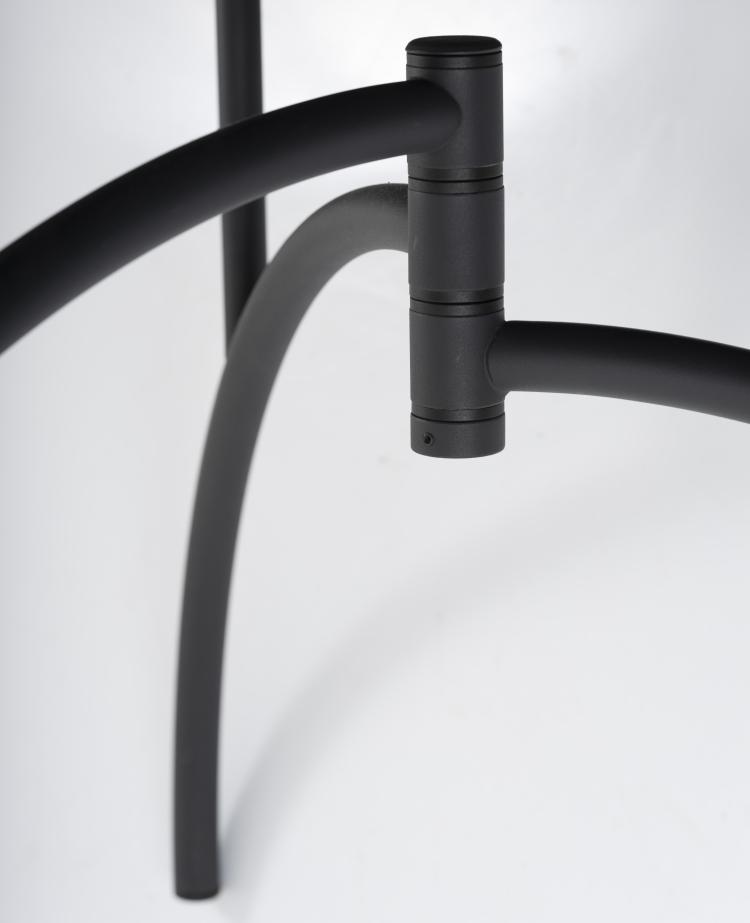 Bild 2 zu Objekt, 'Tippy Jackson' dining table, 1982, Philippe Starck, Driade, Mailand, 151B 574