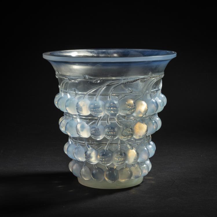 Hauptbild zu Objekt, 'Montmorency' vase, 1930, Ren&eacute; Lalique, Lalique, Ren&eacute;, Wingen-sur-Moder, 150A 68