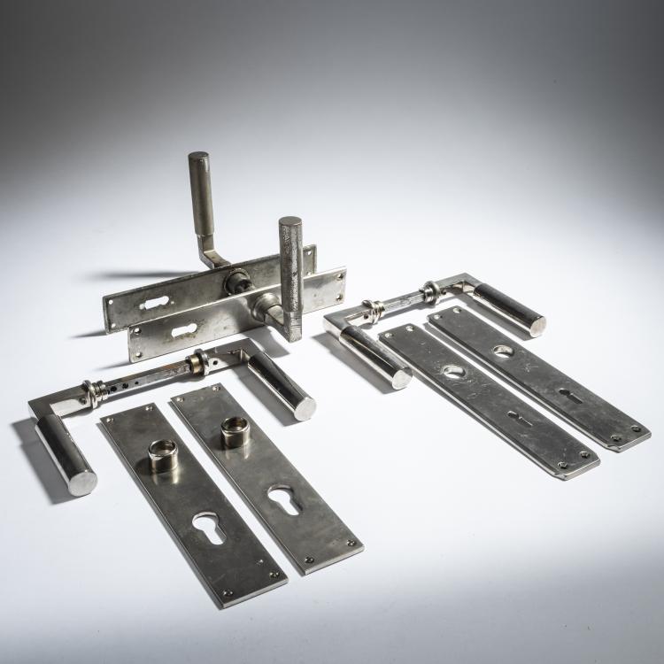 Bild 1 zu Objekt, Three pairs of lever handles with bezels, 1923, Walter Gropius, Engstfeld, Wilhelm, Heiligenhaus; Loevy, S.A., Berlin (zugeschrieben), 151A 23