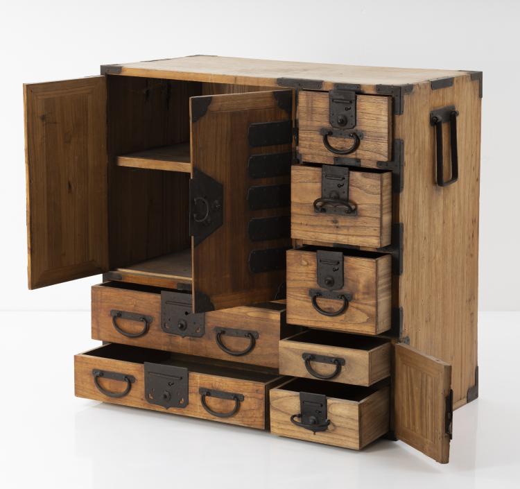 Bild 1 zu Objekt, 'Tansu', chest of drawers, 19th century, Japan, 151A 186