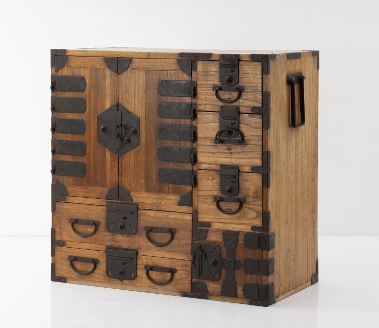 Bild 2 zu Objekt, 'Tansu', chest of drawers, 19th century, Japan, 151A 186