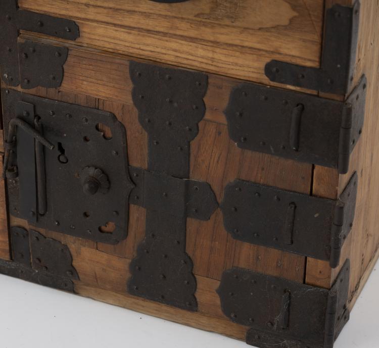 Bild 6 zu Objekt, 'Tansu', chest of drawers, 19th century, Japan, 151A 186