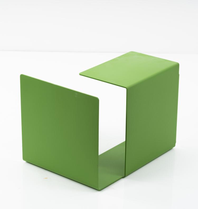 Bild 2 zu Objekt, Zeitungstisch 'DIANA C ', 2002, Konstantin Grcic, ClassiCon, M&uuml;nchen, 151A 231