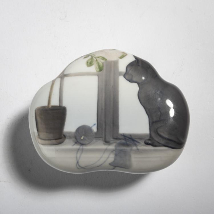 Bild 2 zu Objekt, Lidded jar with cat, c. 1920, Kopenhagen, KPM, 153C 603