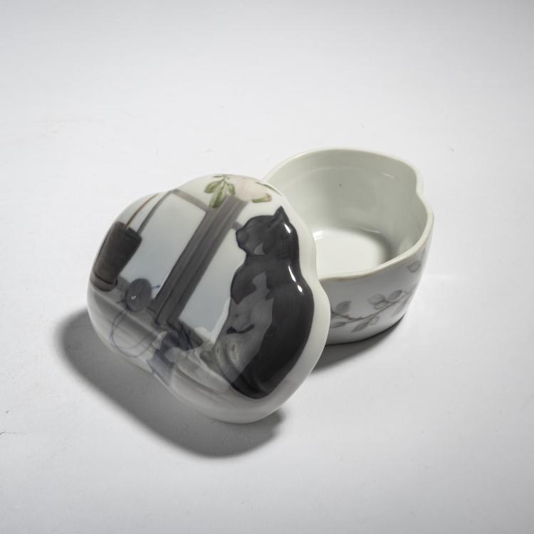 Bild 3 zu Objekt, Lidded jar with cat, c. 1920, Kopenhagen, KPM, 153C 603