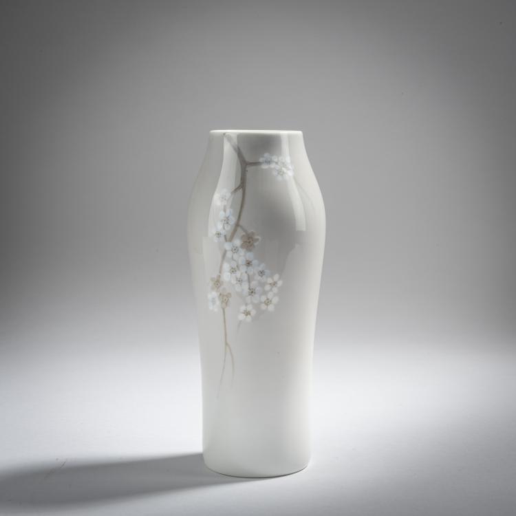 Bild 1 zu Objekt, Vase with butterflies, c. 1920, Kopenhagen, KPM, 153C 604