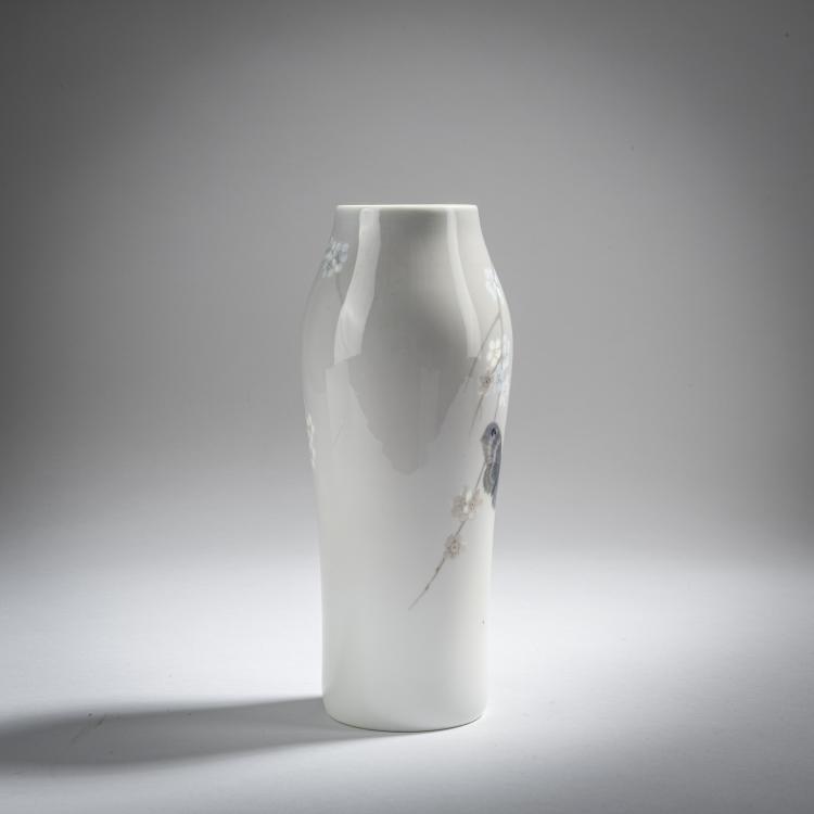 Bild 2 zu Objekt, Vase with butterflies, c. 1920, Kopenhagen, KPM, 153C 604