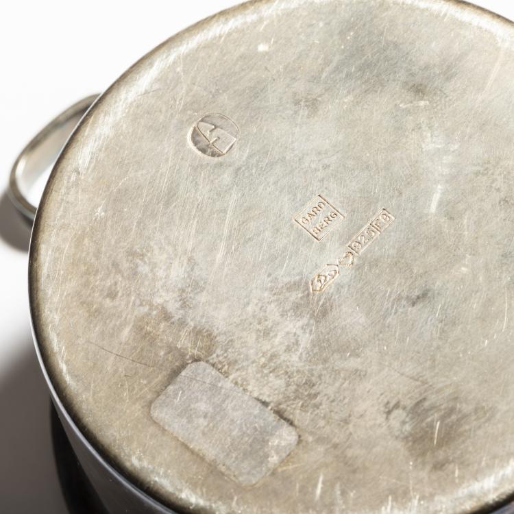 Bild 2 zu Objekt, Set of Sugar bowl, creamer, sugar tongs, c. 1975, Bertel Gardberg, Kultateollisuus Ky, Turku; Kultakeskus Oy, H&auml;meenlinna, 151B 480