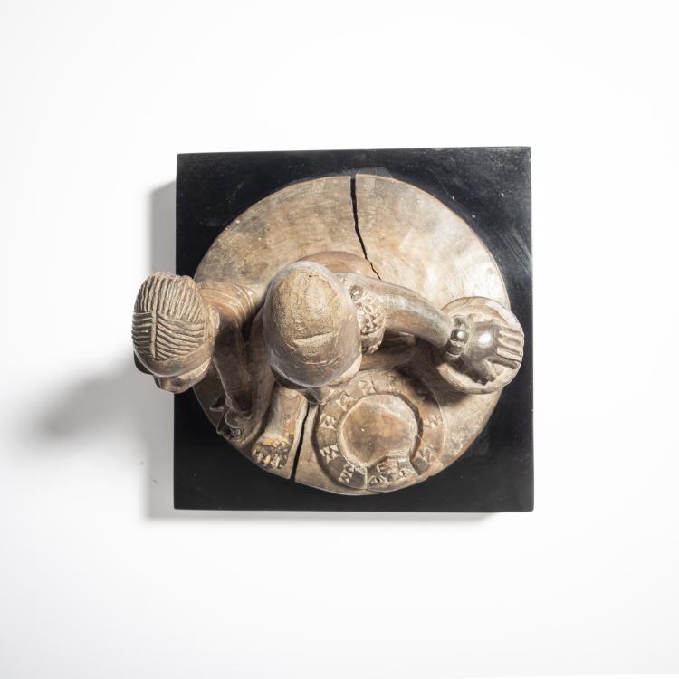 Bild 1 zu Objekt, Zwei Figuren mit Ife-Orakelbrett, Nigeria, 151C 851