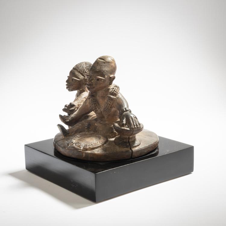 Bild 2 zu Objekt, Zwei Figuren mit Ife-Orakelbrett, Nigeria, 151C 851