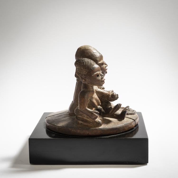 Bild 3 zu Objekt, Zwei Figuren mit Ife-Orakelbrett, Nigeria, 151C 851