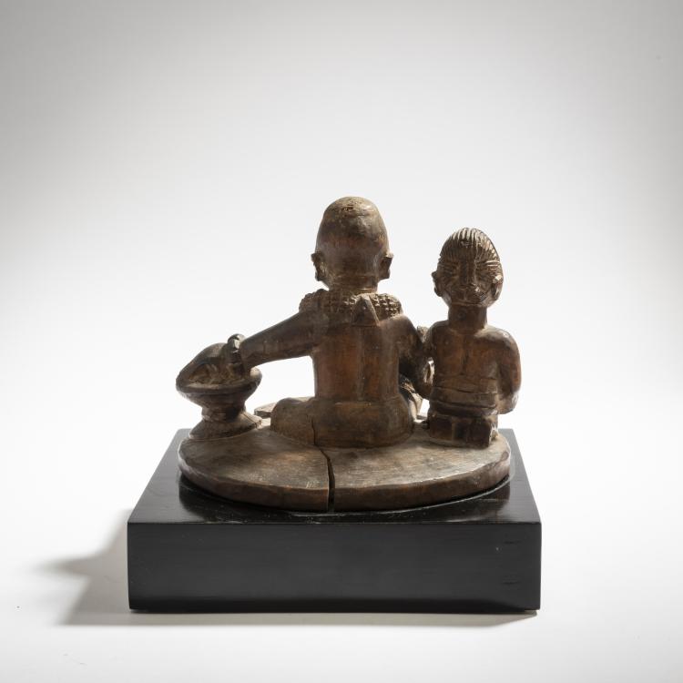 Bild 4 zu Objekt, Zwei Figuren mit Ife-Orakelbrett, Nigeria, 151C 851