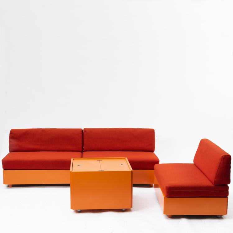 Bild 3 zu Objekt, Set of three 'Studioline' settees and a drinks cabinet / table, 1961, France & S&oslash;n, Kopenhagen, 151B 412