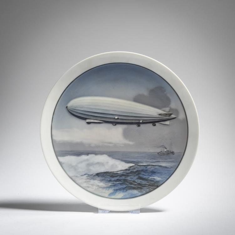 Hauptbild zu Objekt, Wall plate with zeppelin, c. 1920, Rosenthal, Selb, 153C 577