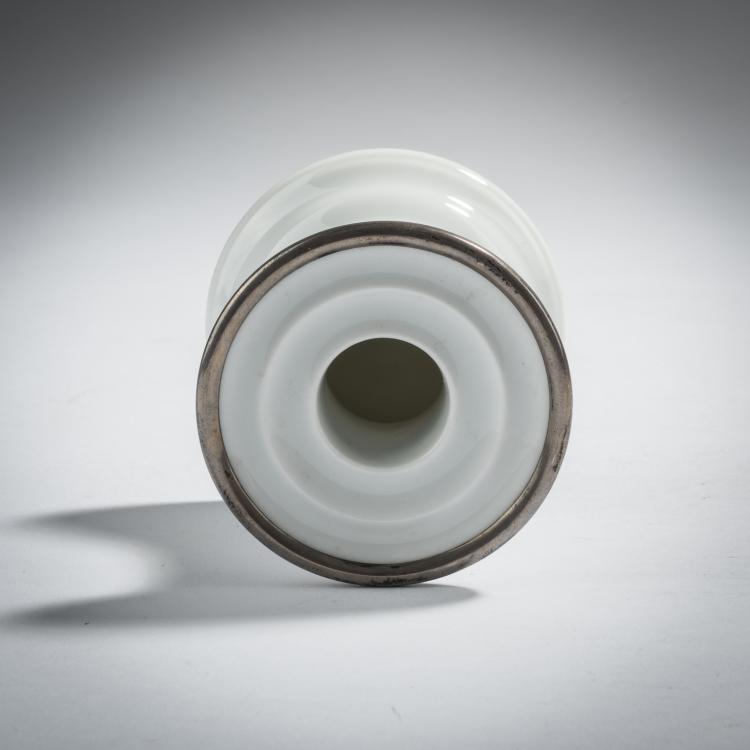 Bild 2 zu Objekt, 'Coral Court Dragon' candlestick, 1924-33, Meissen, StPM, 153C 558