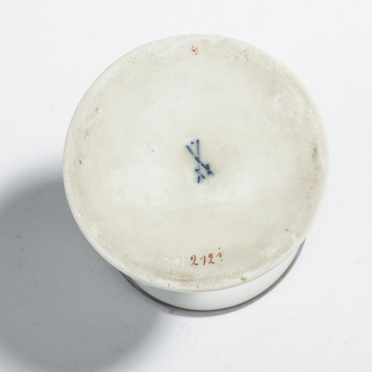 Bild 3 zu Objekt, 'Coral Court Dragon' candlestick, 1924-33, Meissen, StPM, 153C 558