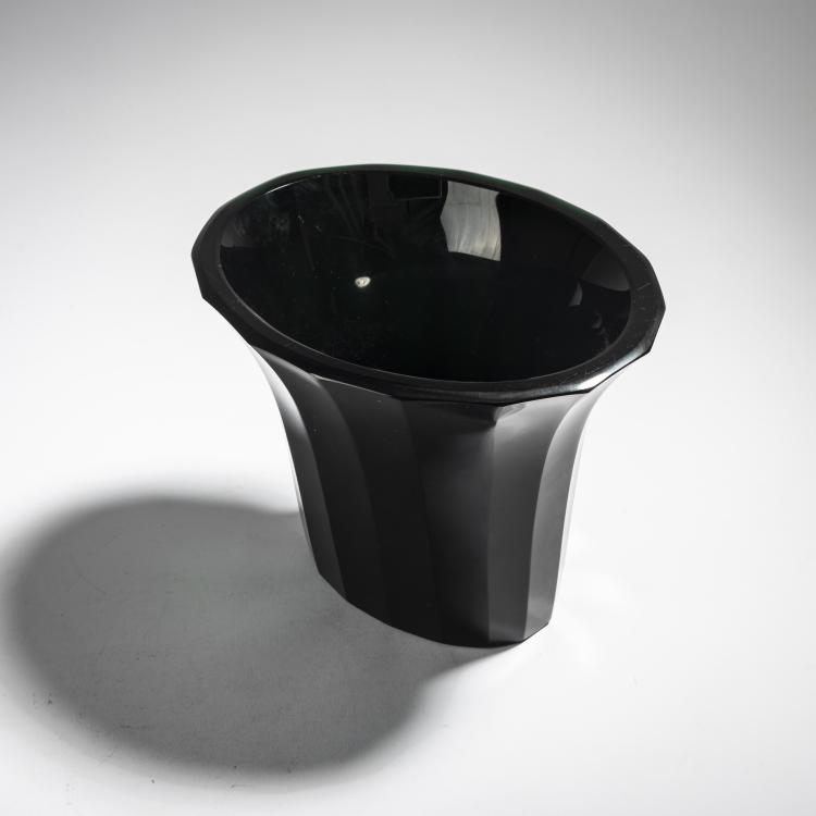 Bild 1 zu Objekt, Vase, c. 1915, Josef Hoffmann, Meyr's Neffe, Adolf; Wiener Werkst&auml;tte, 153B 380