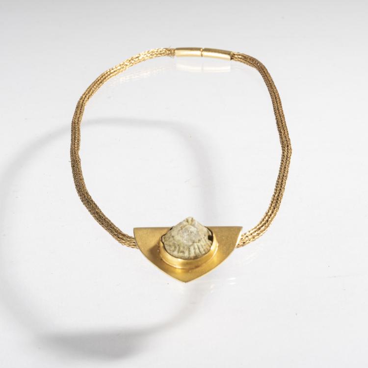 Bild 3 zu Objekt, Necklace, pendant with antique lion head, 2005, Claus Pohl, 154B 260