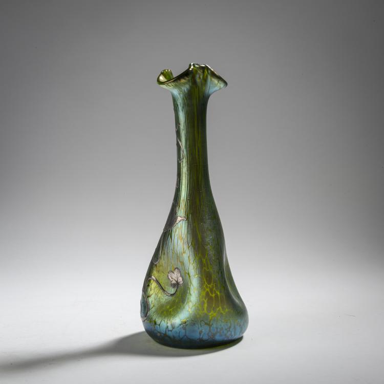 Bild 1 zu Objekt, 'Papillon'-Vase mit galvanischer Silberauflage, 1900, L&ouml;tz Wwe., Klosterm&uuml;hle, 153B 359