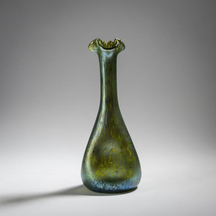 Bild 2 zu Objekt, 'Papillon'-Vase mit galvanischer Silberauflage, 1900, L&ouml;tz Wwe., Klosterm&uuml;hle, 153B 359