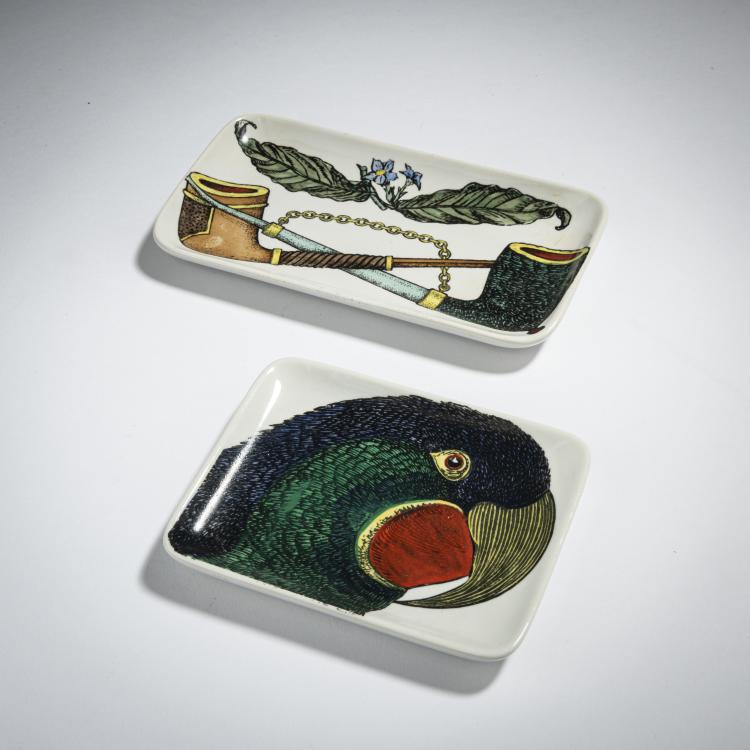 Bild 1 zu Objekt, Set of two 'Due pipe' and 'Pappagallo' ashtrays, 1950s, Piero Fornasetti, Fornasetti, Mailand; Bucciarelli, Mailand, 152A 208