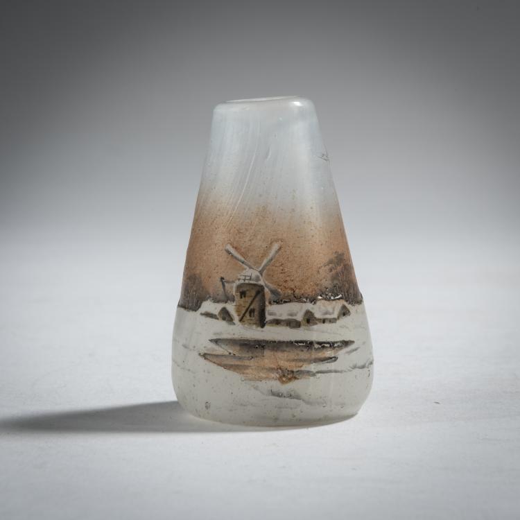 Bild 1 zu Objekt, Miniaturvase 'Hiver, Delft', um 1899, Daum Fr&egrave;res, Nancy, 153B 108