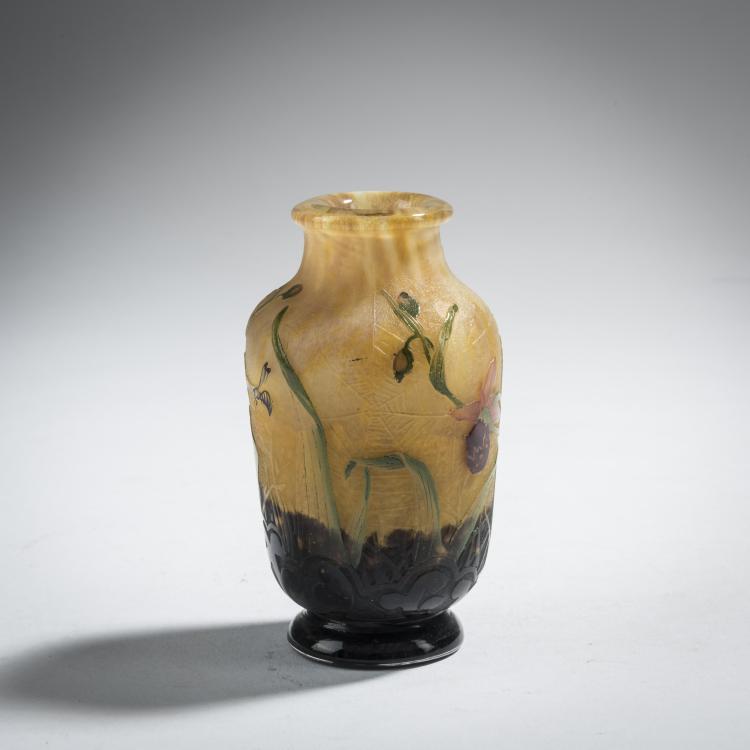 Bild 1 zu Objekt, Kleine Vase 'Orchis, Mouches et Abeilles', 1906, Henri Berg&eacute;, Daum Fr&egrave;res, Nancy, 153B 124