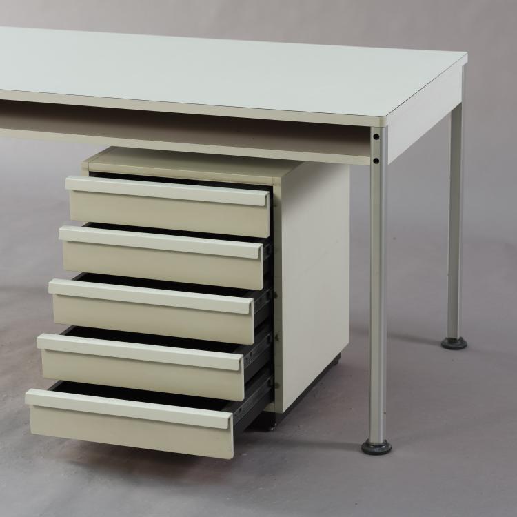 Bild 3 zu Objekt, Desk / table with container '570', 1957, Dieter Rams, Vitsoe, Kronberg, 152B 446